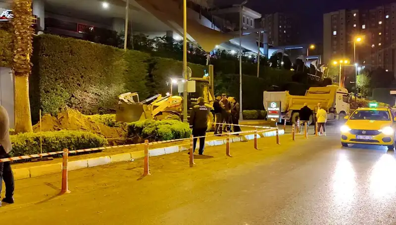 AVM Girişinde Doğalgaz Paniği: Alışverişçilerin Kaçış Anı