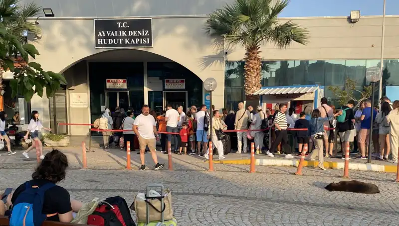 Bayramda Midilli Adası'na Hızla Artan Tatilci Akını