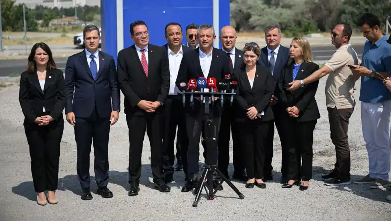 Özgür Özel TUSAŞ'ı Ziyaret Etti: Yerli Savunma Sanayisinde Gurur Dolu Anlar