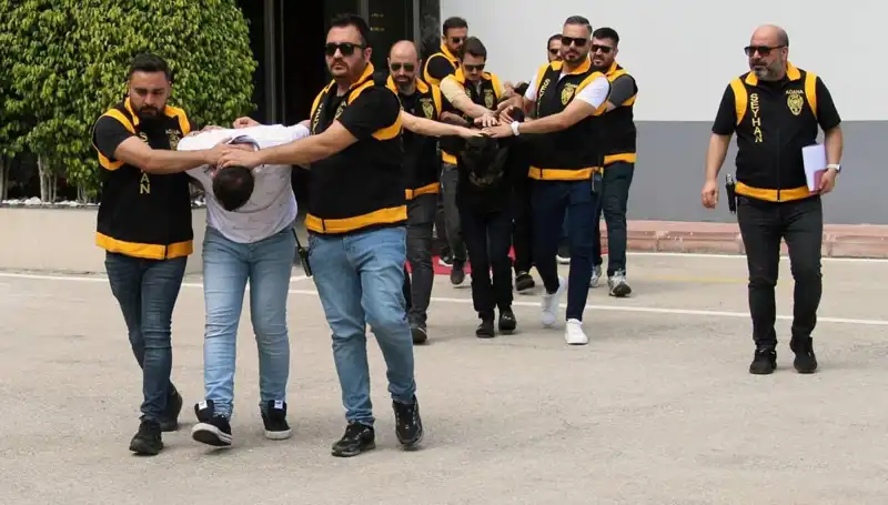 İş İnsanına Düşük Tuzağı: Sevgilisi Döverek Para Aldılar