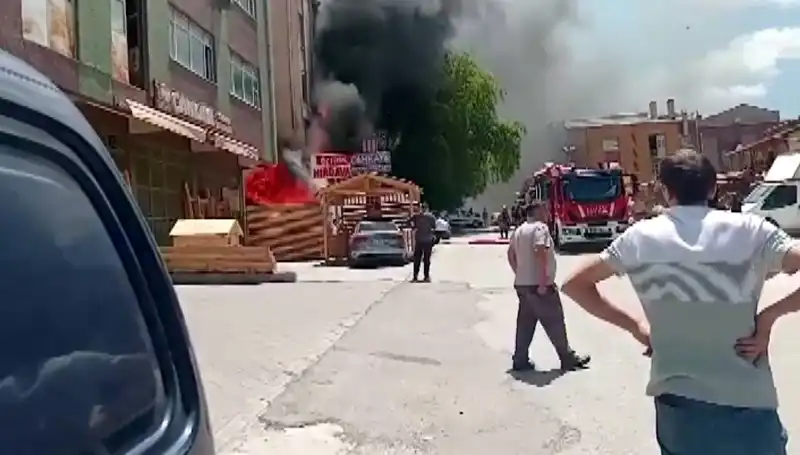 Ankara’da Büyük Yangın: İş Yerleri Küle Döndü!