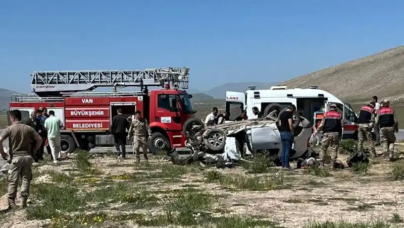 Van'datrafik Kazası: 4 Kişinin Hayatını Kaybettiği Korkunç Olay
