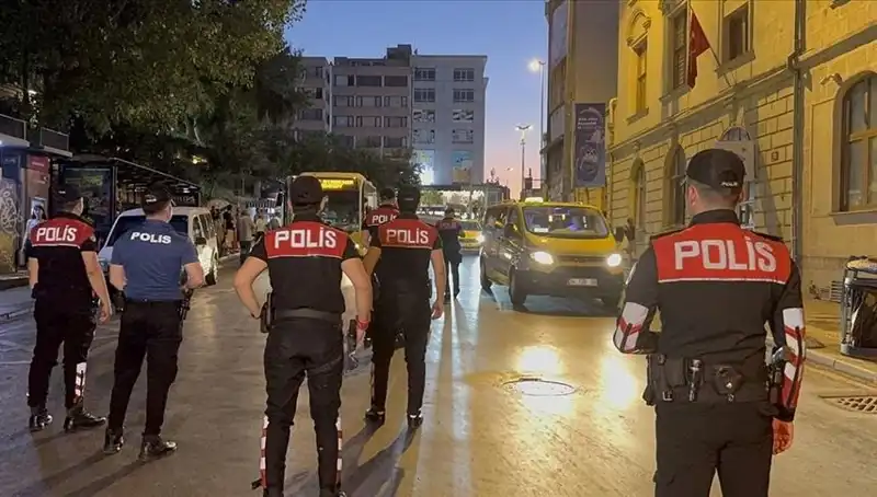 Megakentte Asayiş Operasyonu: Dört Saatte Yüzlerce Gözaltı!