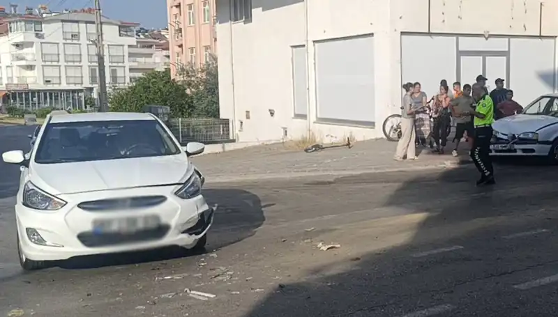 Antalya'da Feci Kazada İki Otomobil Birbirine Girdi, Yaralılar Var!