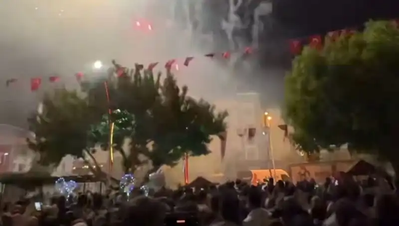 Havai Fişek Gösterisi Sonrası Hastaneye Kaldırılan 5 Kişi Şaşırttı!