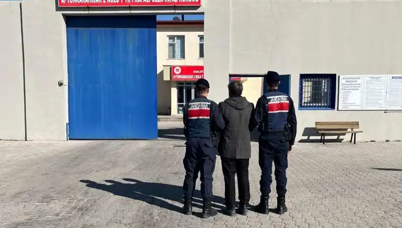 10 Yıl Hapis Cezasıyla Aranan Suçlu, Polisten Kaçamadı!