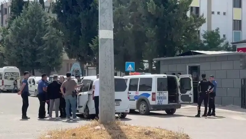 Adliye Önünde Çıkan Kavga: 5 Kişi Yaralandı, 7 Gözaltına Alındı