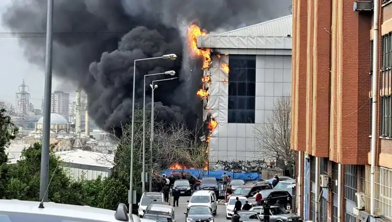 Başakşehir Sanayi Sitesi'nde Yangın Korkutan Anlar Yaşattı