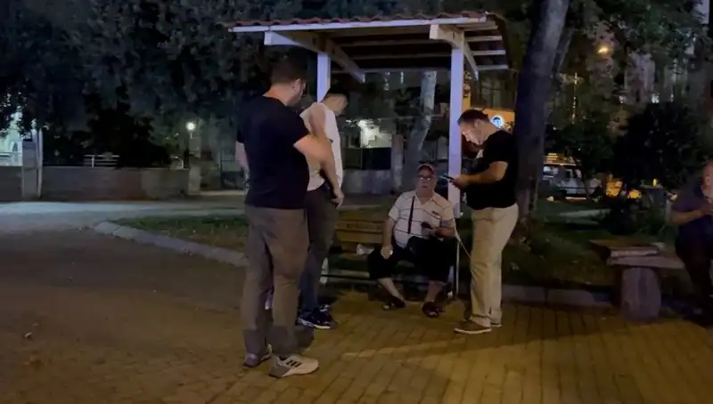 Kısmi Görme Kaybı Olan Adamın Telefonu Çalındı: Güvenlik Kamerası görüntüleri Ortaya Çıktı