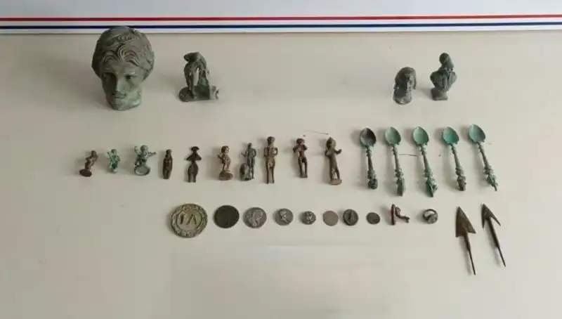 Tarihi Eserler Kaçakçılığı: Roma Dönemine Ait Değerli Buluntular Ele Geçirildi