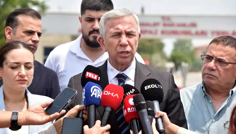 Mansur Yavaş, Antalya'da Muhittin Böcek'i Ziyaret Etti: İşbirlikleri Gelişiyor