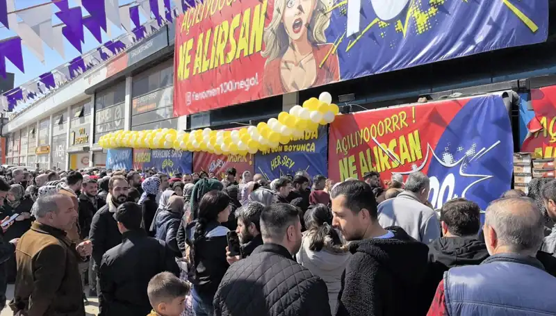 Bursa'da İndirim Çılgınlığı: Alışverişte Yaşanan Coast İle İlgili İzdihamlar!