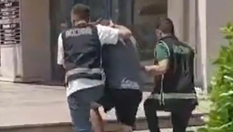 Sahte Dövizle Alışveriş Yapan Turist Sınır Dışı Edildi: Olayın Perde Arkası