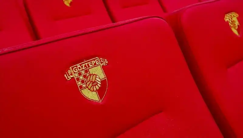 Göztepe, Yıldız Forvet Junior Olaitan'la Sözleşme İmzaladı