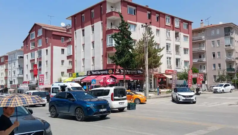 Taksi ve Otomobil Çarpıştı: Şok Edici Kazanın Ayrıntıları!