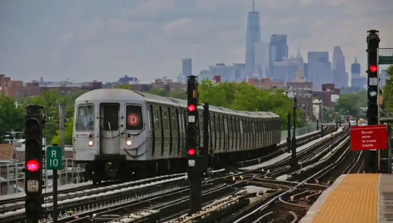 Metro Sörfü: Gençlerin Hayatını Tehdit Eden Tehlikeli Eğlence