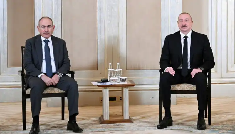 Aliyev ve Paşinyan, Abu Dabi'de Tarihi Barış Görüşmelerine İmza Attı