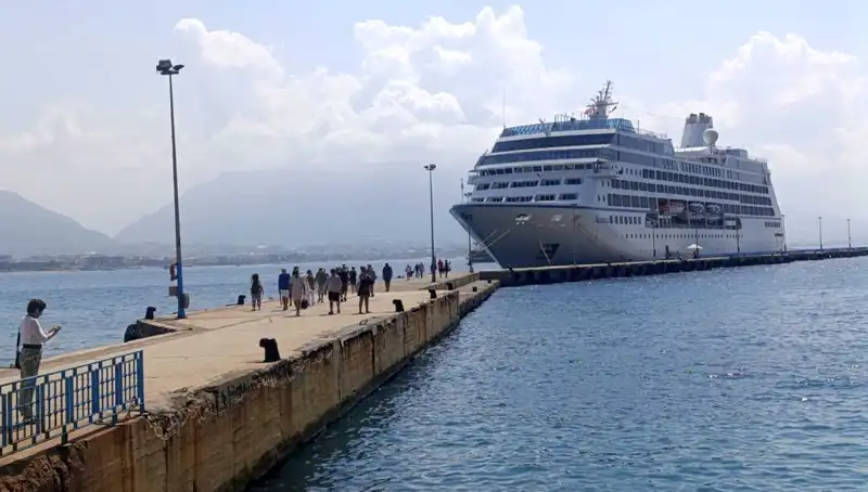 Alanya, ABD'li Turistlerin Gözdesi: Kruvaziyer ile Gelen Dalgalar