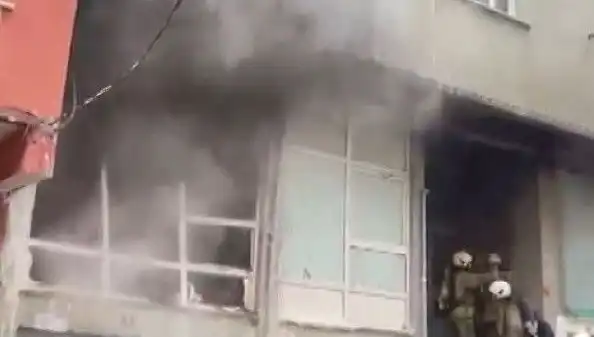 İstanbul'da Beş Katlı Binada Yangın: İş Yerinde Büyük Panik!