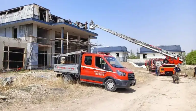 Ankara Gölbaşı’nda Villalarda Büyük Yangın: Hızla Yayılıyor!