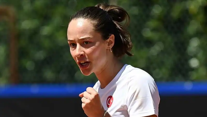 Türkiye’nin Yetenekli Tenisçisi Zeynep Sönmez, Grand Slam Finalinde Heyecan Yarattı