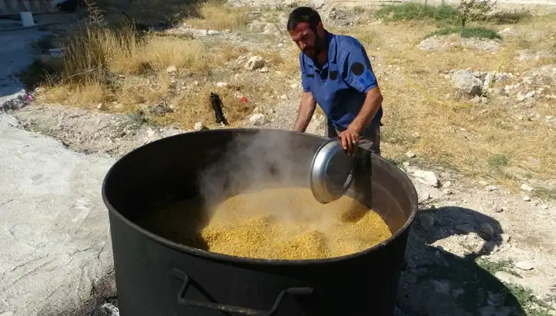 Her Yıl Ağustos’ta Başlayan Efsanevi Festivaller: Kazanlar Neden Kaynamaya Başlıyor?