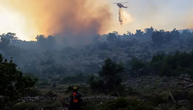 Eğriboz Adası'nda Orman Yangını: 2 Köy Acil Tahliye Edildi!