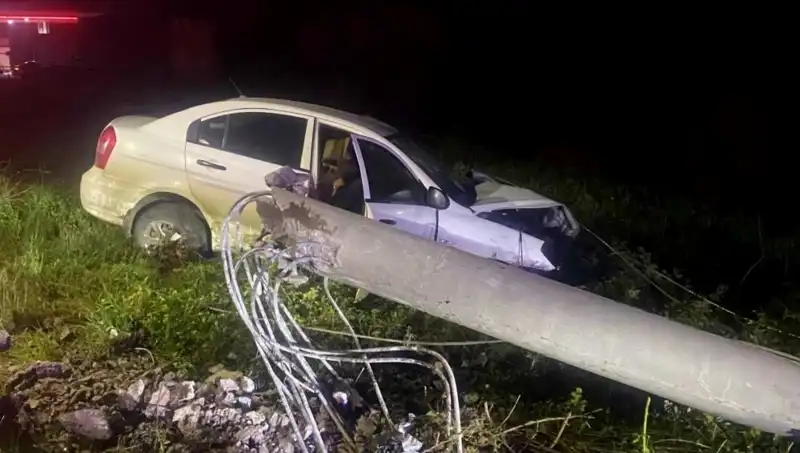 Betona Çarpan Sürücü Hayat Mücadelesi Veriyor: Kaza Anına Tanık Olanlar Şokta!