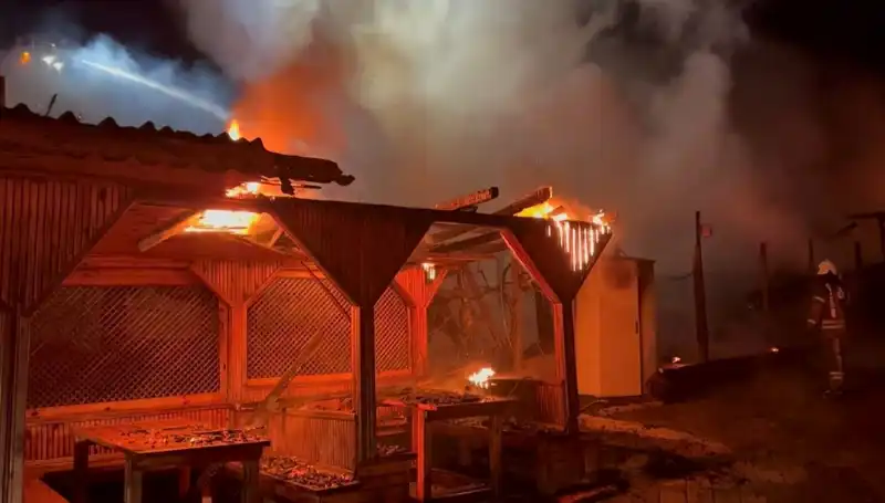 Şile'de Gözleme Restoranında Korkunç Yangın: Altı Mekan Küller İçinde Kaldı