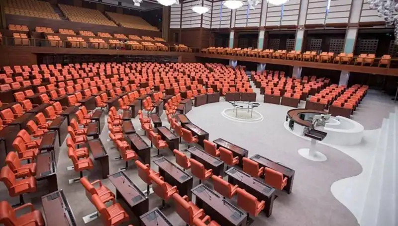 Siyasi Partiler Bayramda Bir Araya Geliyor: Programlar ve Detaylar