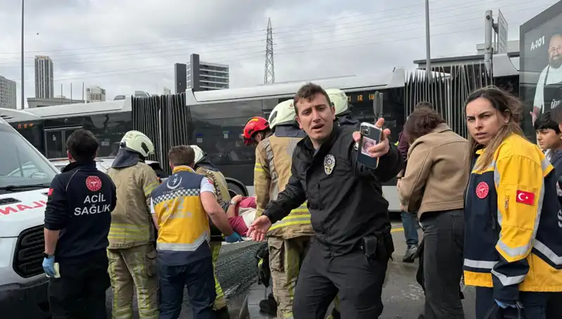 Metrobüste Meydana Gelen Kazada Ölü ve Yaralılar: Seferler Durduruldu