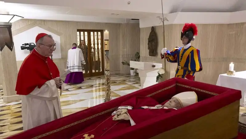Papa'nın Son Anlarında Çekilen Fotoğrafları Kamuoyuyla Paylaşıldı