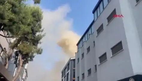 İstanbul’un Kalbinde Yangın Korkusu: 4 Katlı İş Merkezi Alev Alev!